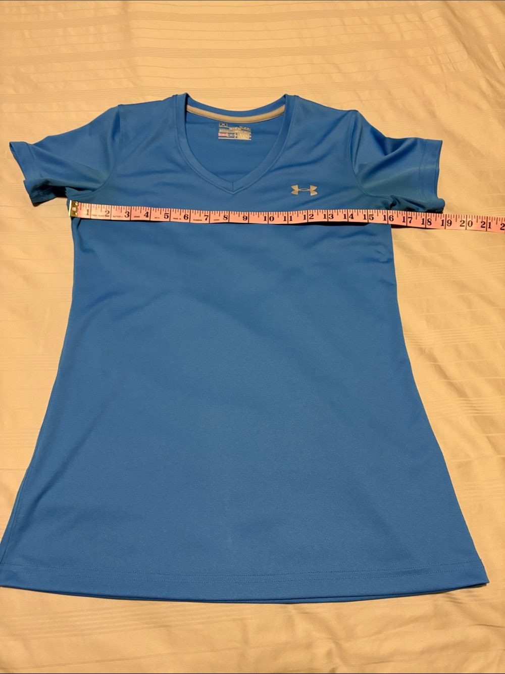 ✨5 for $20✨ Under Armour Bright Blue V-Neck Athletic Tee